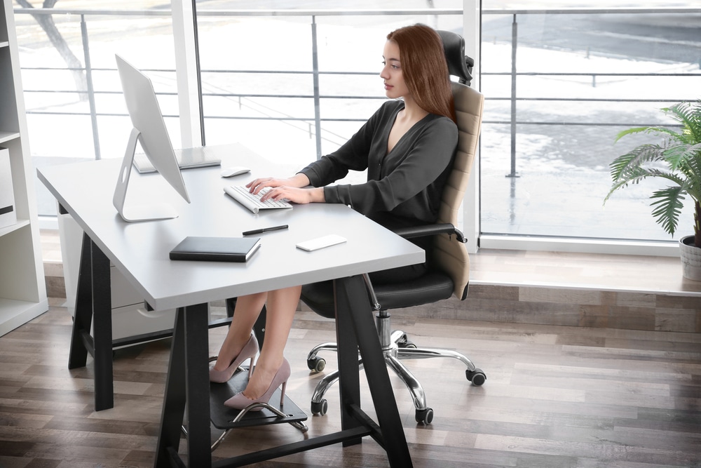 posture,concept.,young,woman,working,with,computer,at,office